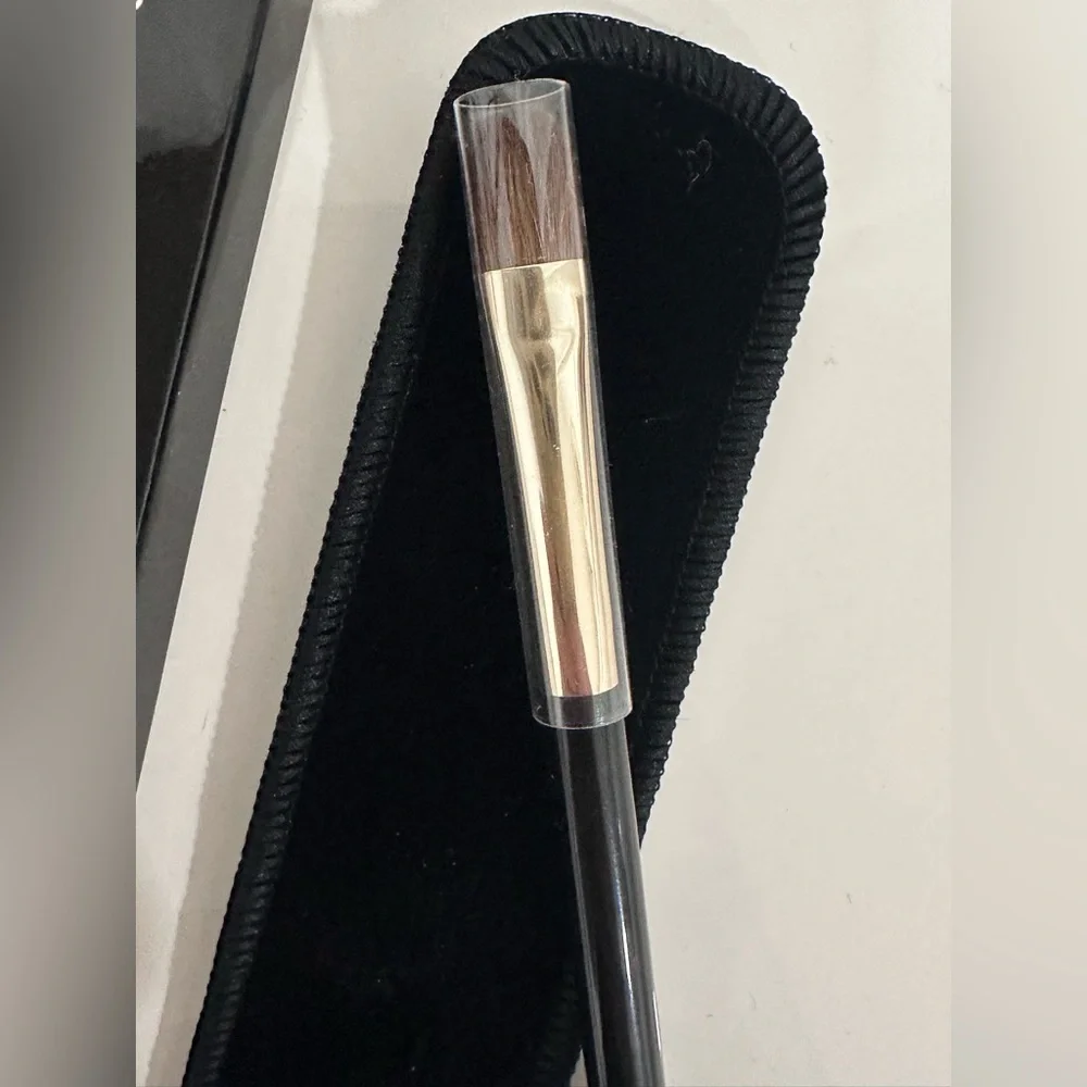 Brand New in Box Chanel Eye Shadow Brush No. 2 - Picture 3 of 5
